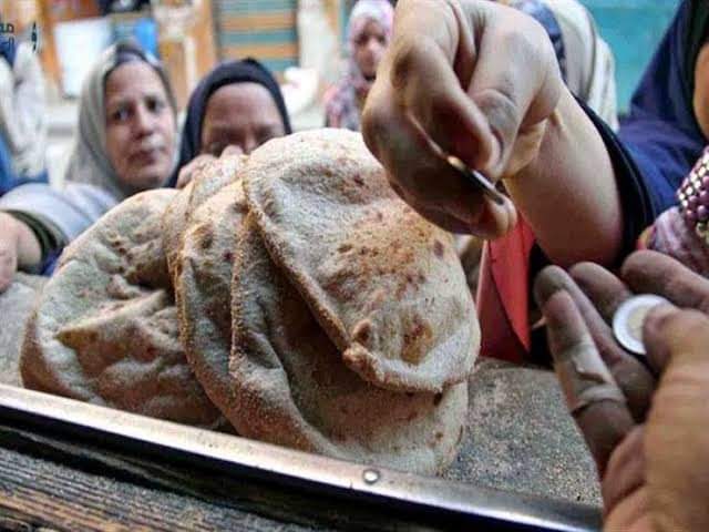 حسن مدبولي يكتب : رغيف الخبز والحرية  ؟